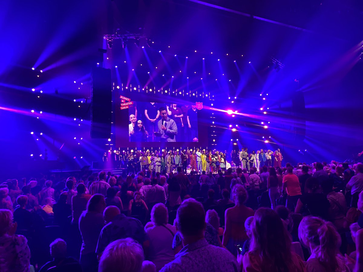 Prachtig feest <a href="/Legerdesheils/">Leger des Heils</a> in <a href="/AFASLive/">AFAS Live</a> #theatergalA met onze eigen de Anou uit regio Oost en artiesten Pjotr, Numedia en Guus Meeuwis. Genoten van talenten. Mooi om te zien dat mensen weer perspectief bij ons krijgen.