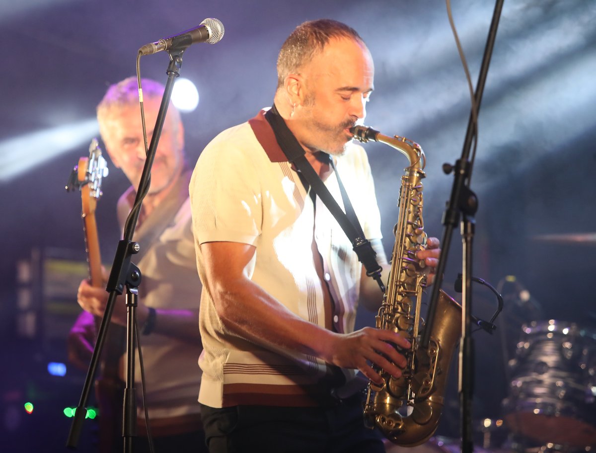 HWeekender's tweet photo. The Cherry Boppers and Patricia Reckless alejaron todas las nubes en #Ponferrada #Bierzo con su cañonazo de #funk.Imposible terminar mejor la edición de este año . Eskerrik asko #Fiestasdelaencina24 https://t.co/kPB6sRLfz6