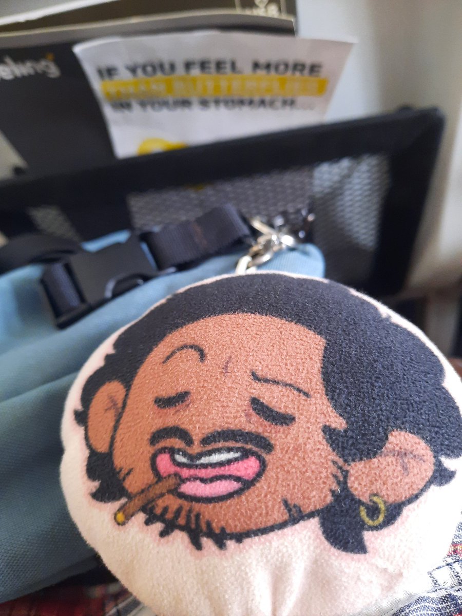 Patrike_cj's tweet photo. #RoachWeekend !πͺ³
Roach deserves a break and has planned a holiday! He bought a cap and got on a plane! It's his first time! Let's see what adventures await him!
...
'Did you buy that cap because it reminds you of Roach's tattoo?'
'I don't know what you're talking about... (Yes)' https://t.co/TGcC3E6ldA