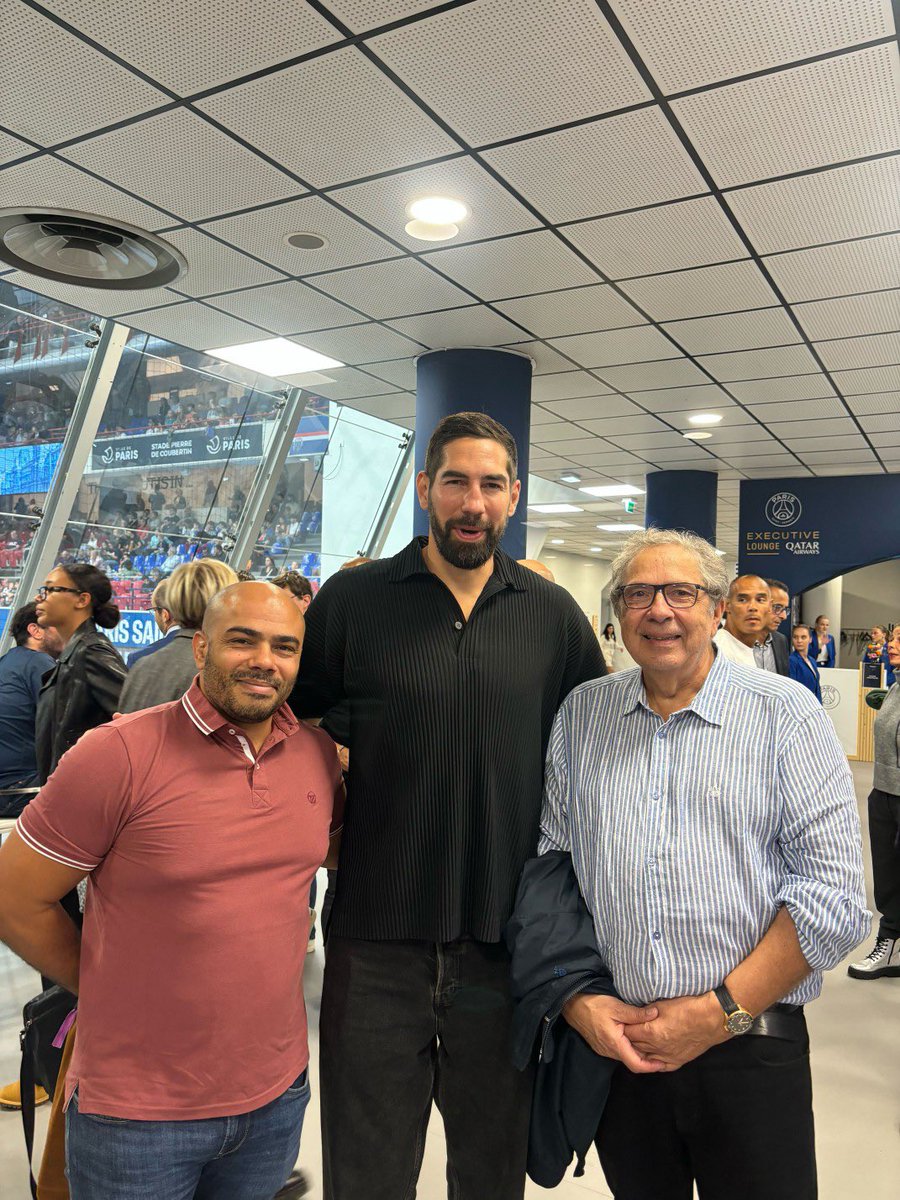 <a href="/AesioMutuelle/">AÉSIO mutuelle</a> présente pour la reprise de la saison de <a href="/LNHofficiel/">Ligue Nationale de Handball</a>  match choc entre <a href="/psghand/">PSG Handball</a> et <a href="/USAMNIMESGARD/">USAM Nîmes Gard</a> notre partenaire a fourni une forte opposition s’inclinant 36/33. Merci Elior Weishaupt et <a href="/AdrienJannel/">Adrien Jannel</a>  pour l’invitation.Soirée ponctuée par une belle rencontre.