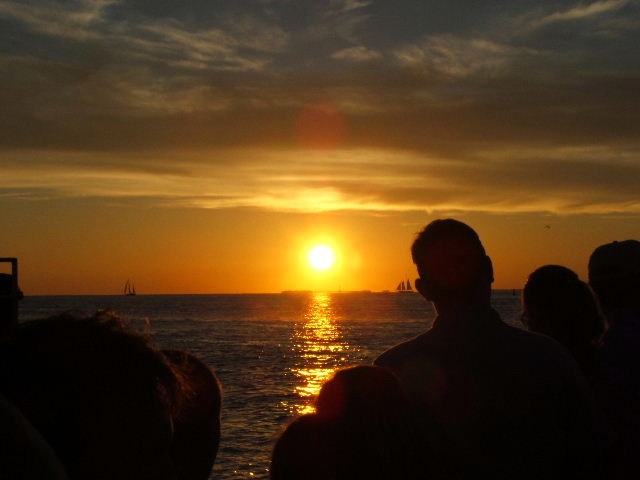 RoyLlowarch's tweet photo. Sunset in my old hometown of Key West Florida #sunsetphotography #sunsetvibes #keywest #Sunsetcelebration #Sunset #Florida #sunsun #Tropicallife #RoyLlowarch #Floridakeys #tropics #photography #PHOTOS #island #FOTOS #Expatlife #sunshine #Serenity #Beautiful #photographers https://t.co/HgcyJOWFCt