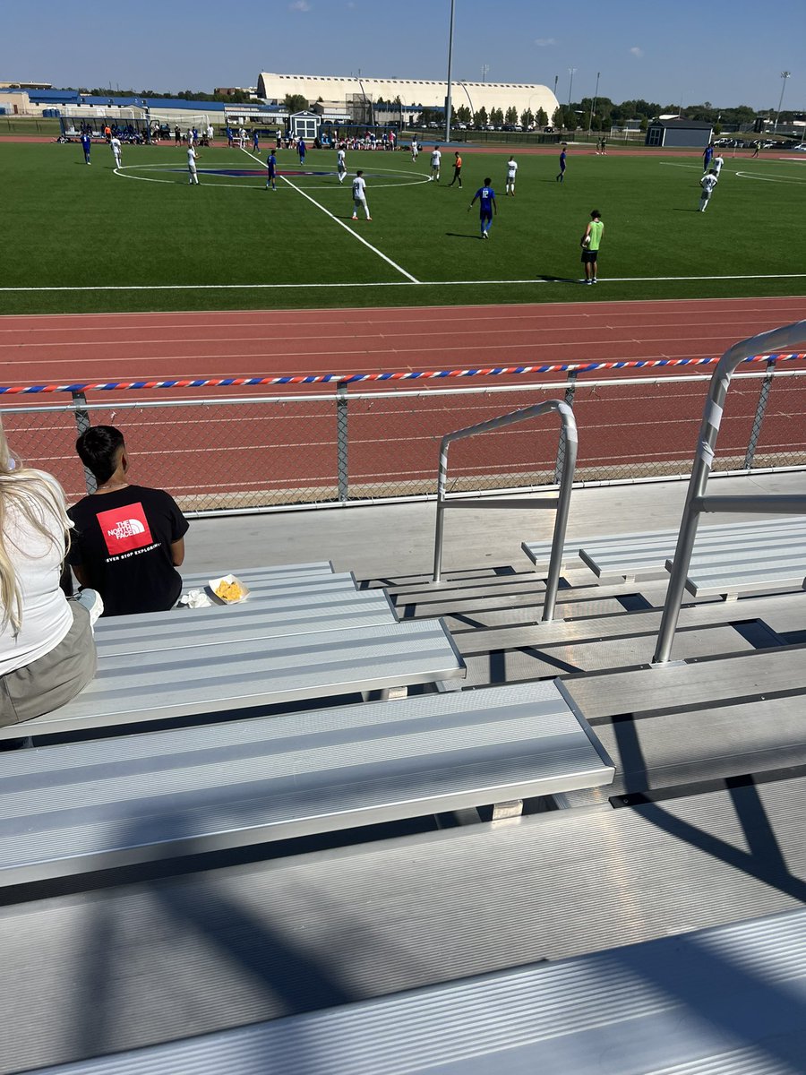 butter_melons's tweet image. 2 125mg edibles and I’m watching D2 soccer #wtfisgoingon #1millionbeersplz #footballison