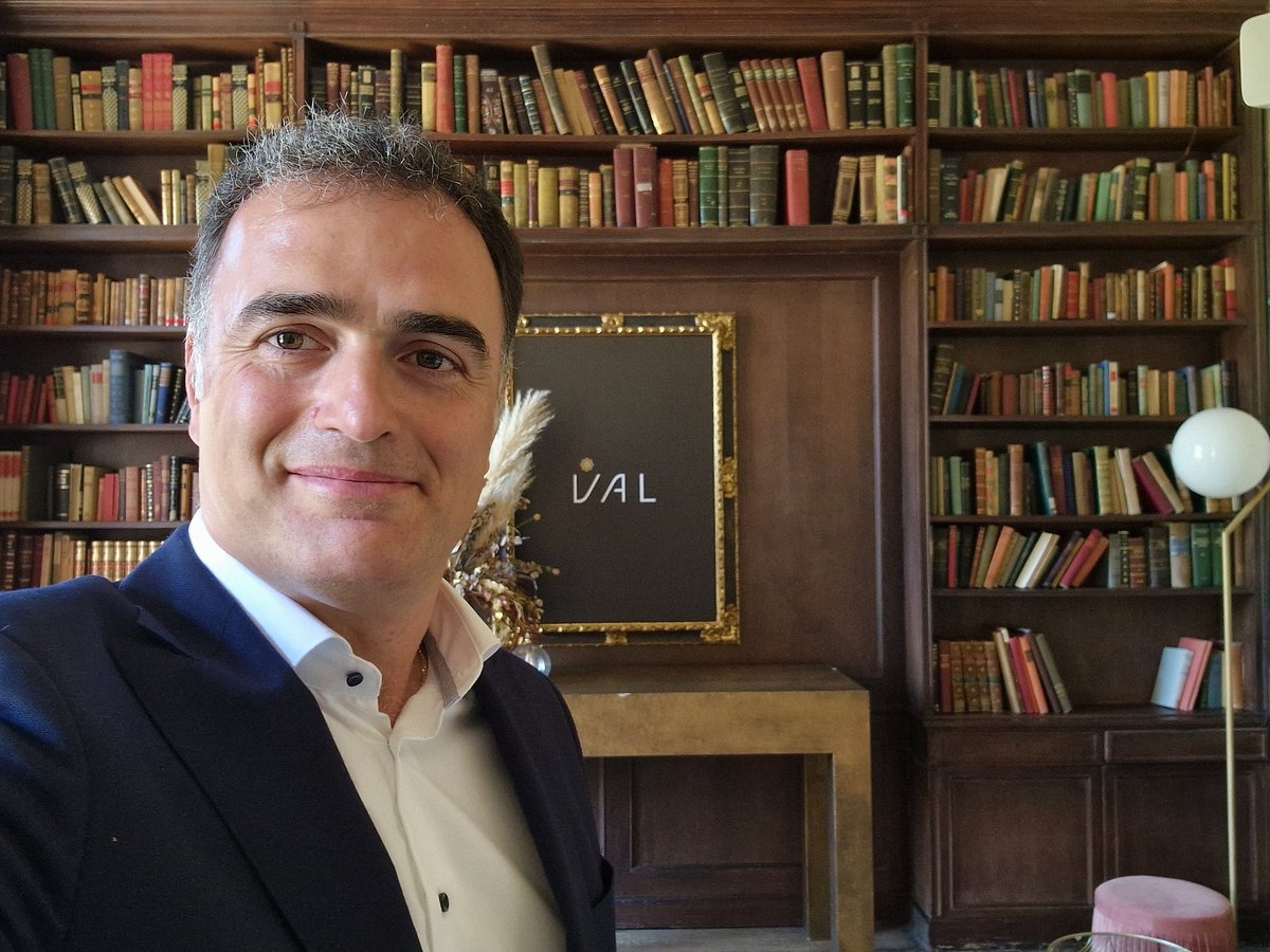aitordelgadocom's tweet image. 🔶️We close a chapter with the graduation of the course Luxelling of #luxury management model and #luxurymindset with the expert #CesarVal
🙏🏼Thanks Cesar, Candela &amp;amp; Javier for all your help
⚒️💎Now we have to work hard to continue implementing all that we have learned