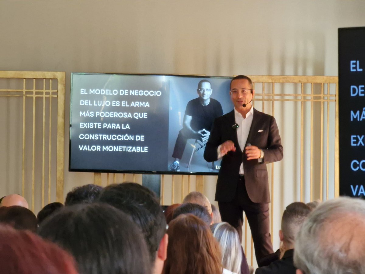 aitordelgadocom's tweet image. 🔶️We close a chapter with the graduation of the course Luxelling of #luxury management model and #luxurymindset with the expert #CesarVal
🙏🏼Thanks Cesar, Candela &amp;amp; Javier for all your help
⚒️💎Now we have to work hard to continue implementing all that we have learned