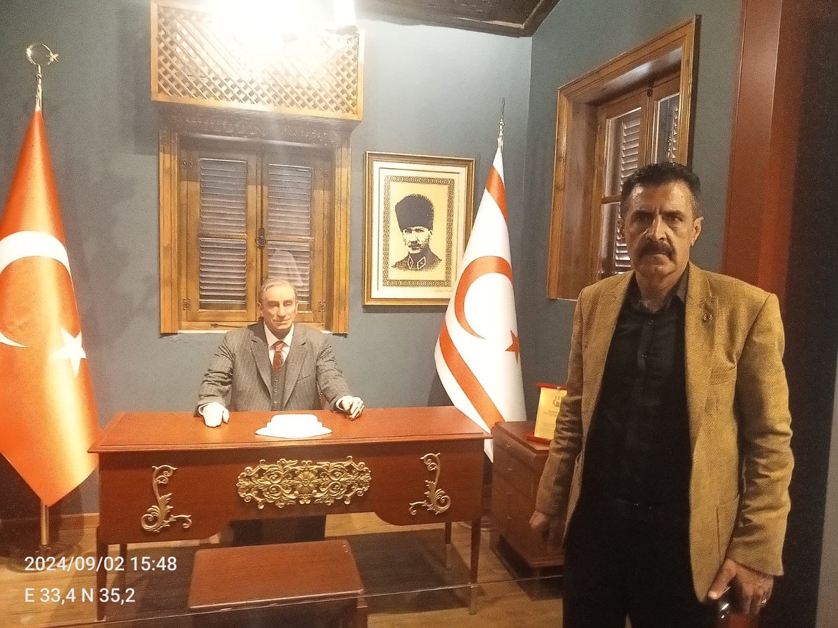 TurgutTatar4's tweet image. Başbuğumuz #Alparslan Türkeş’in #Lefkoşa’daki doğduğu evini ziyaret ettik, Fikir dünyamızın mimarını Fatiha’larla dualarımızla yat ettik. 
Allah rahmet eylesin mekanı cennet olsun inşallah 🙏