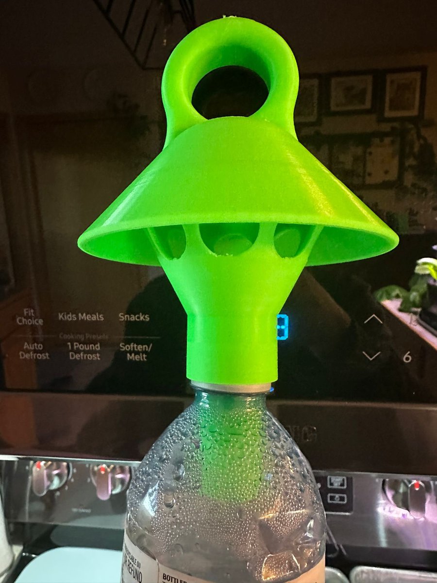 Krommsan's tweet image. I think I found this #3dprint on Thingiverse.  Printed in green as recommended and it fits all plastic water/soda bottles. Catches a lot of #Hornets #Wasps