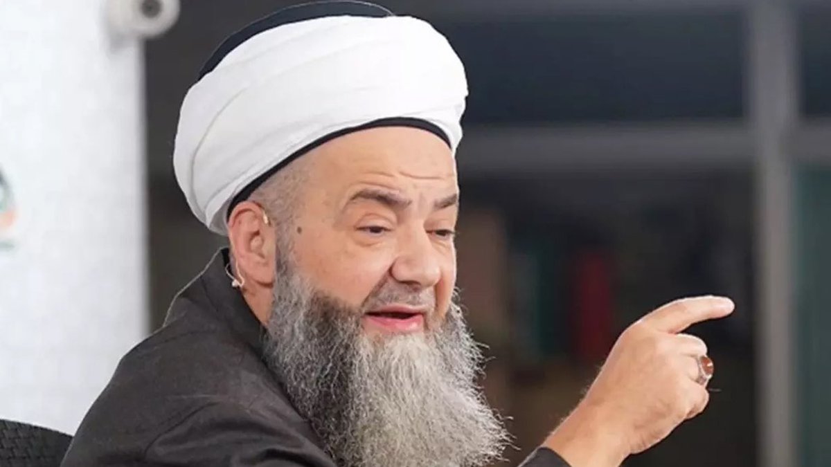 Muhterem kardeşim Cübbeli Ahmet hoca’ya yapılan menfûr saldırıyı kınıyorum. Geçmiş olsun. Mevlâ cümlemizi bu ve benzerî hasis saldırılardan muhafaza buyursun.