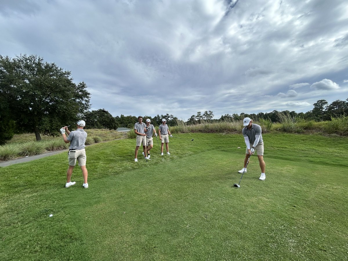 WrightStateGolf's tweet photo. ✅ First practice round of the year! @golfweekmag Fall Challenge starts tomorrow! #raiderup | #fullraid | #raiderfamily https://t.co/Zqezf60DEU