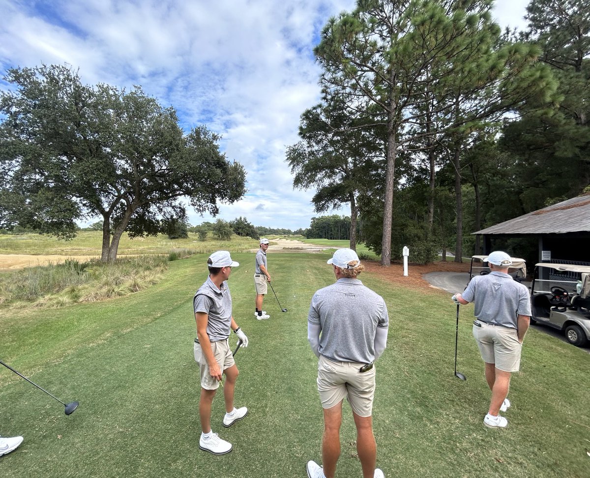 WrightStateGolf's tweet photo. ✅ First practice round of the year! @golfweekmag Fall Challenge starts tomorrow! #raiderup | #fullraid | #raiderfamily https://t.co/Zqezf60DEU