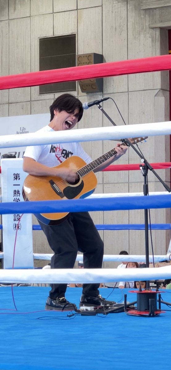 rabusiangjam8's tweet photo. #磯山純『総合格闘技 #RESILIENCE06 特別LIVE』✰#リリーアリーナMITO♦#千波湖1万人無料ライブ まで残260日
磯山さん人生初リング上の一曲入魂『残り火』感動🔥
KIDSからオヤジのアマチュアそしてプロ全試合観戦🥊
頑張ったからこその笑顔涙素敵でした
強く優しい #桜井隆多 選手かっこよかった✨️ https://t.co/KkdKjYkPYJ