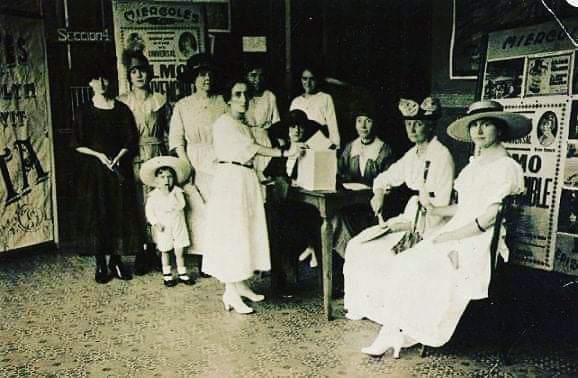 1947 - Un 7 de Septiembre se sanciona la ley de voto femenino.

El voto femenino fue el peronismo! 🇦🇷❤️✌🏻