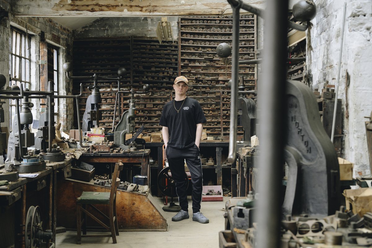 Just popped another brilliant interview up on the website.

This time <a href="/ikongallery/">Ikon</a> Artistic Director for Education, Linzi Stauvers speaks to artist <a href="/DionKitson/">Dion Kitson</a> about their recent double header of presentations in Birmingham.

youngartistsinconversation.co.uk/Dion-Kitson

#artistinterview #interview