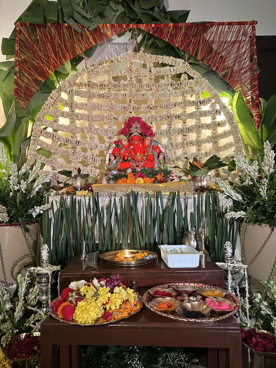 आप सभी को गणेश चतुर्थी की हार्दिक शुभकामनाएँ!

गणपति बप्पा मोरया 🙏💐