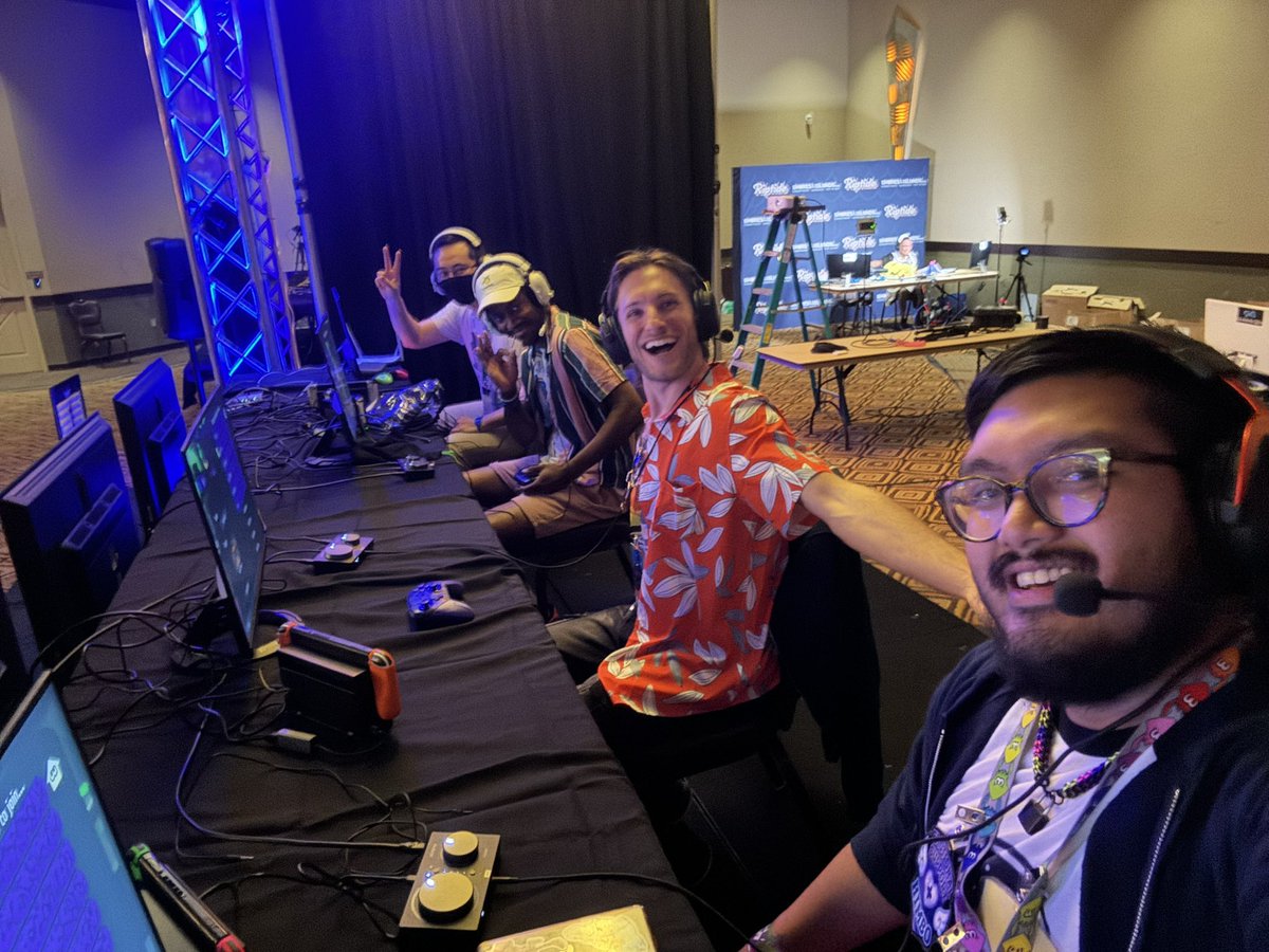 GAMERS WE'RE ON STREAM LEND US YOUR ENERGY

twitch.tv/iplsplatoon