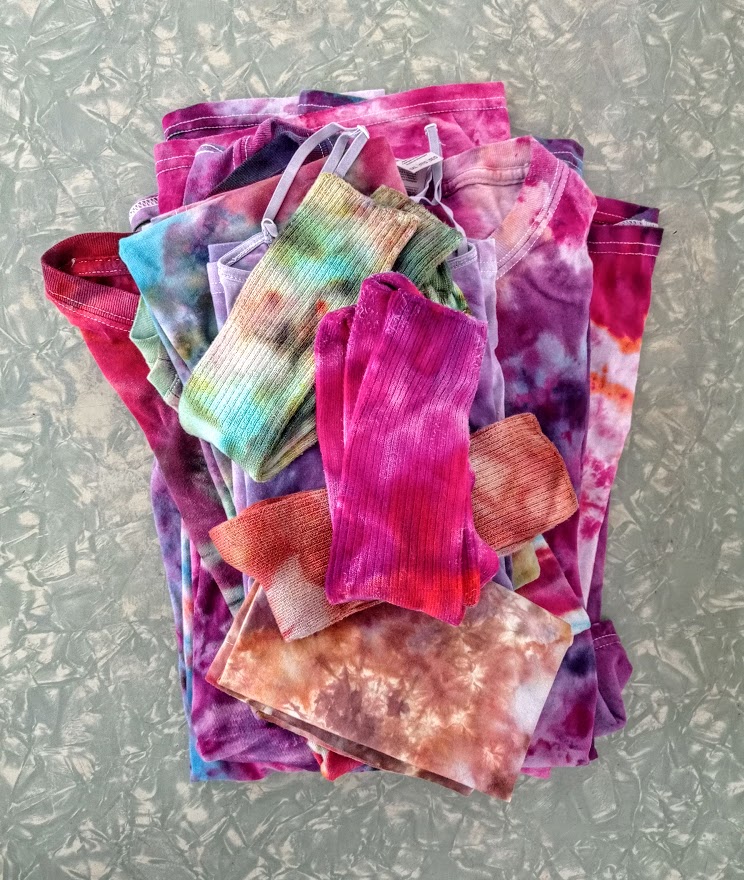 PriganArt's tweet image. more pink fabric  #quilt #quiltpattern #patchworkquilt #diy #quilting #q... youtu.be/Lrg-OXkvU-Q?fe… דרך  
etsy.com/il-en/shop/Pri…
and here on my site
priganart.com/category/pdf-a…
and the videos classes can be viewed here on my site after purchase
priganart.com/videocourses