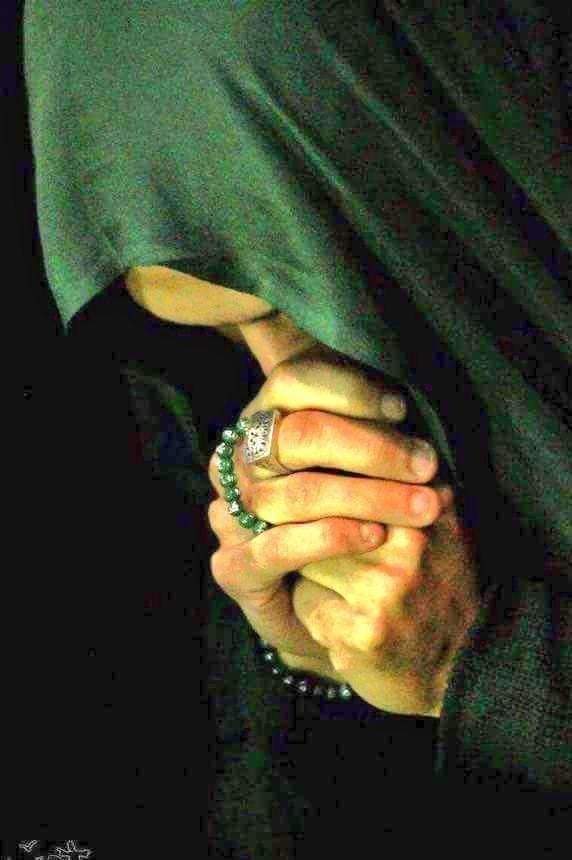 عندها يكتب العبد بمداد من الدم ..؛
على أوراق الوجع والألم .."
أنا عاشق للمعشوق .."
يكون حرا ....!!
فالاحرار العارفين ..؛
يكتبون عقد الحرية مع المحبوب ..؛
يكتبون أسم الله بالنار  ... على جوانب القلوب .."

#تجليات_الروح