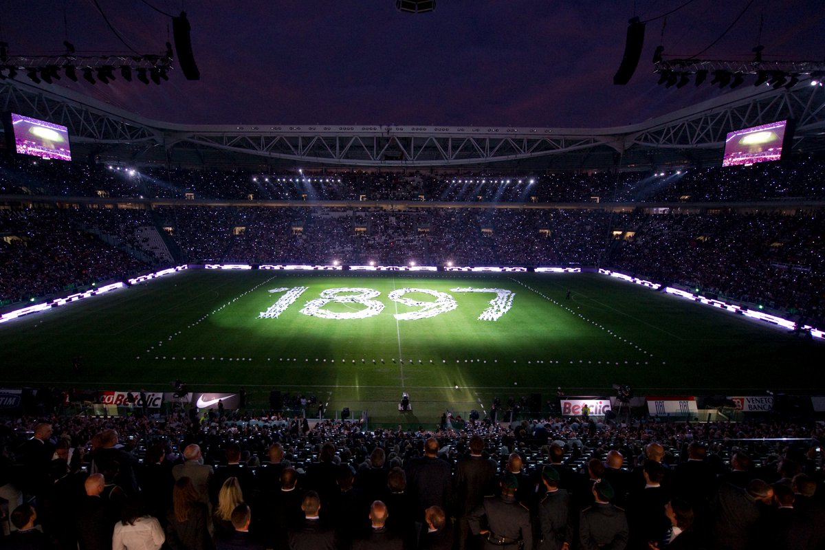 juventusfc's tweet photo. 1️⃣3️⃣ anni fa, l'inaugurazione dell'Allianz Stadium 🏟️

Casa nostra. 🏡🤍🖤 https://t.co/7Endhi0S2r