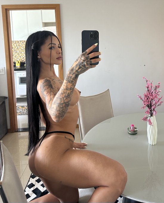 Describe me in one word 😌 be honest https://t.co/a9qrvtZwI5
