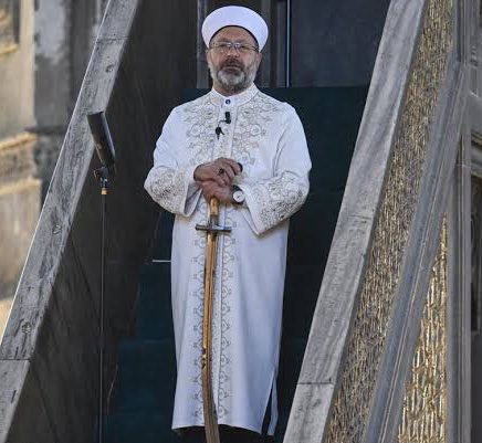 aykiri's tweet photo. Emekli Albay Orkun Özeller:

“Madem konu açıldı, biz de soralım: Sen bu kılıcı kime çekiyorsun Ali Erbaş? 
Cumhuriyet rejimine mi, Cumhurbaşkanımıza mı, kendini bilmez misin yoksa?” https://t.co/IWJkIcxPkh