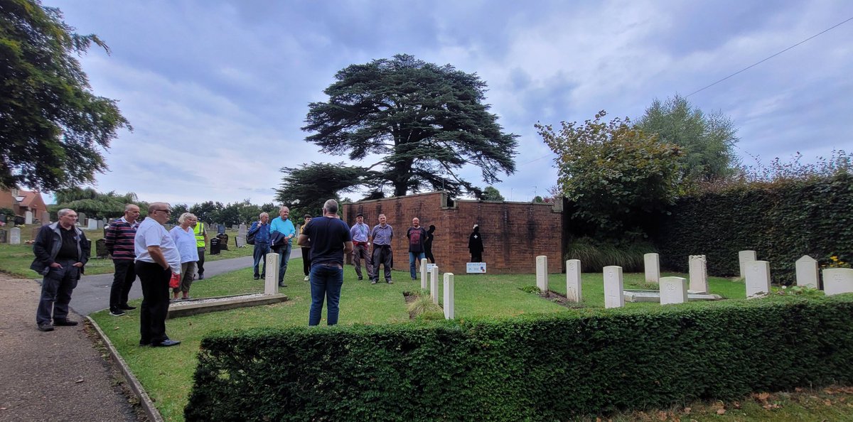 Brilliant tour of @cwgc Sevenoaks Greatness Cemetery for our lovely South East volunteers by <a href="/7OaksWW1/">7OaksWW1</a>, followed by the obligatory tea, cake and chat. What more could you ask for on a Saturday afternoon?