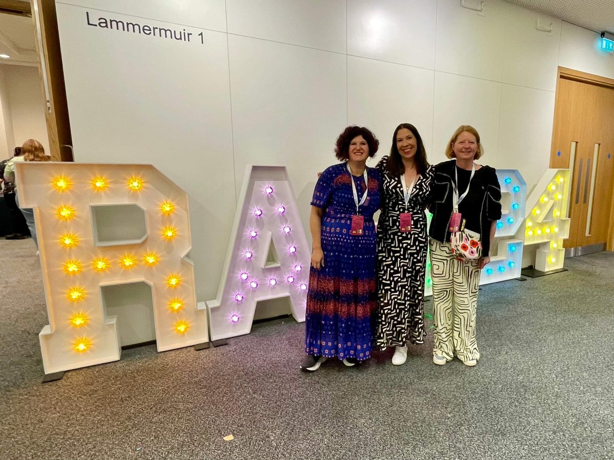 Helen Harper tweet media