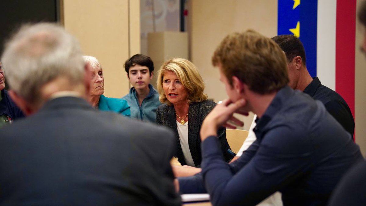 PierreBaty's tweet image. 🧑‍🏫 La rentrée du @MoDem_Paris ! 

Quel plaisir de retrouver les démocrates parisiens, engagés pour une ville qui doit bien davantage à ses citoyens. 
🤝🌳🫧👮‍♂️🧑‍🏫