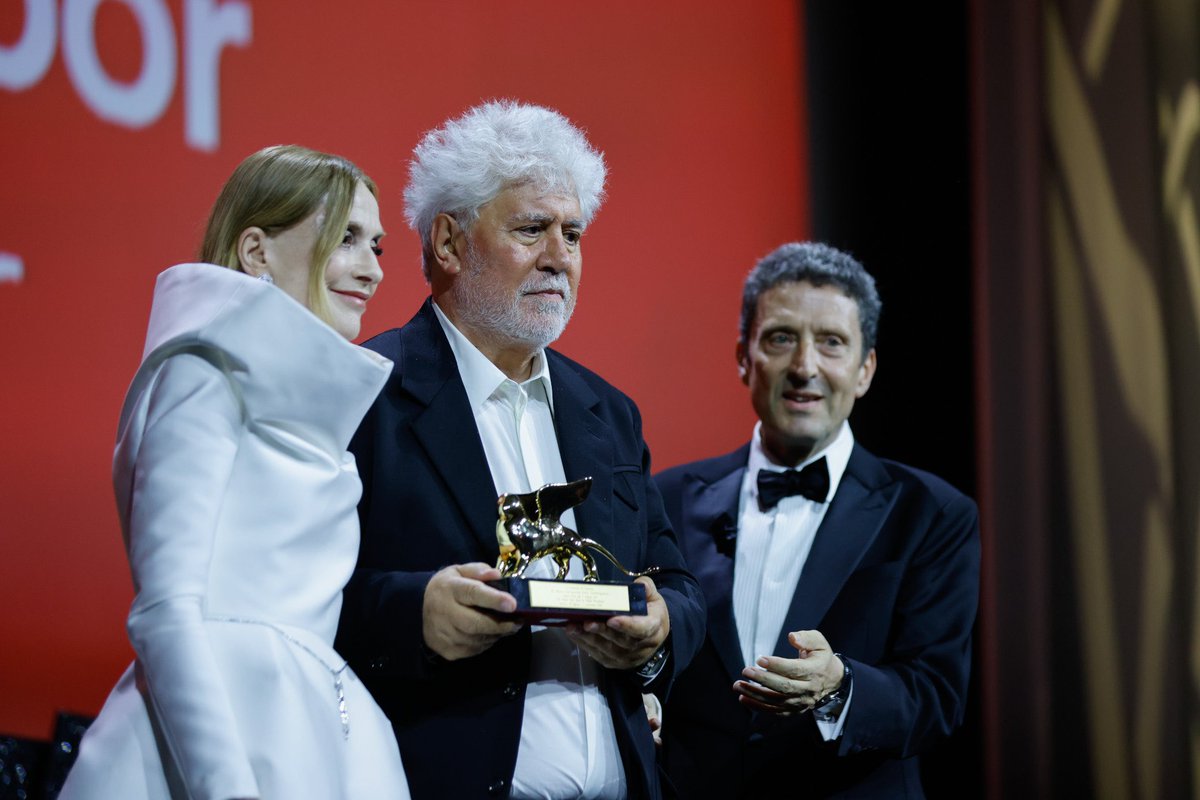 #BiennaleCinema2024 #Venezia81
Leone d’Oro per il miglior film / Golden Lion for Best Film:
#TheRoomNextDoor di/by #PedroAlmodóvar