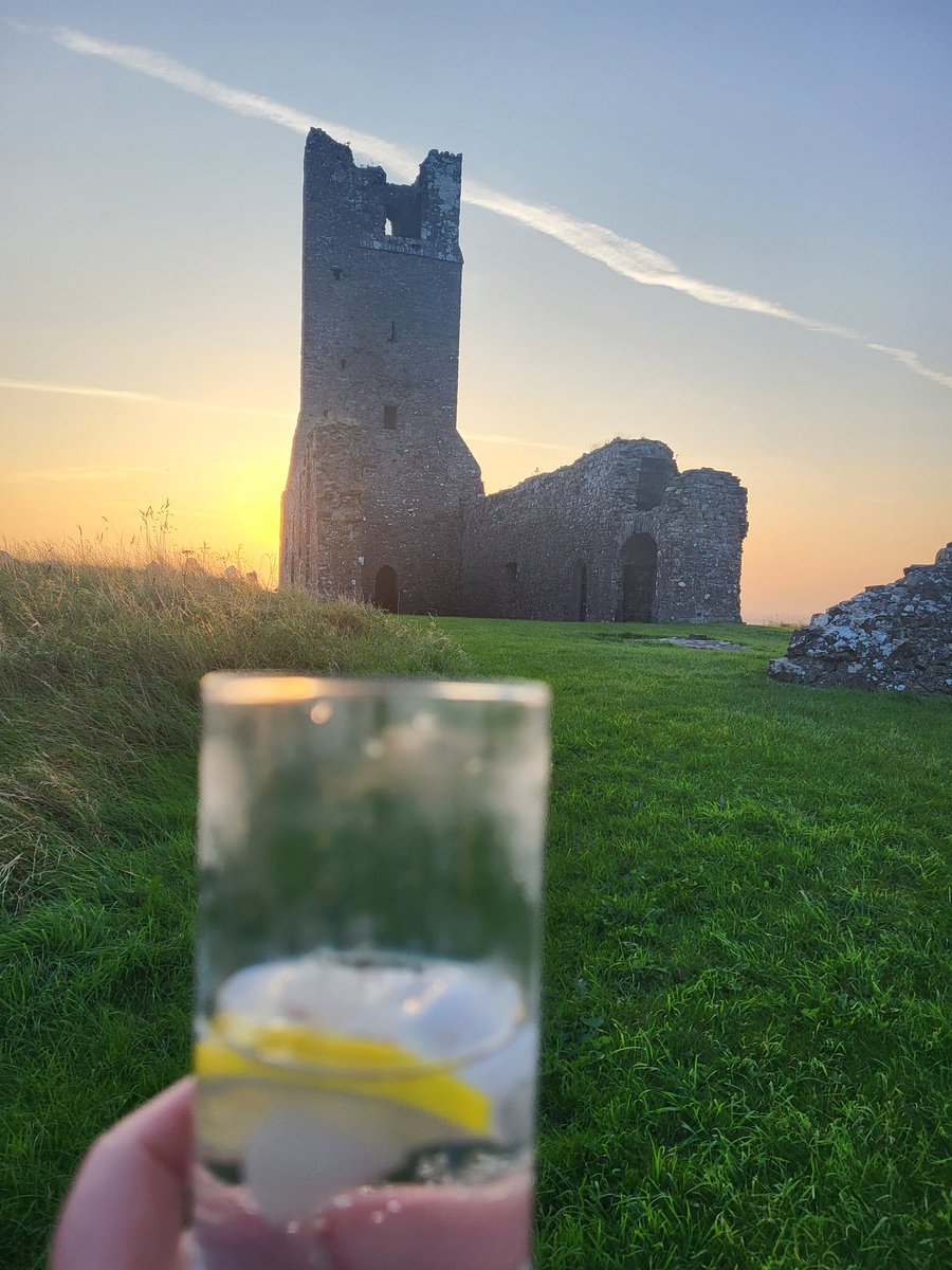 juliafellini's tweet photo. Gin &amp; Tonic with a view. Hill of Skryne. ##irelandsancienteast #ancientmonuments https://t.co/BRJsxiU1Cn
