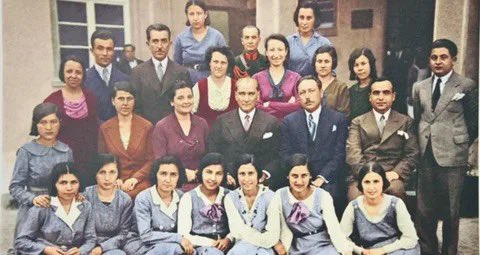 Mustafa Kemal Atatürk ve dönemin Öğretmenleri… 

Açtığın yolda, gösterdiğin hedefe durmadan yürüyeceğimize ant içeriz! 🇹🇷🇹🇷🇹🇷