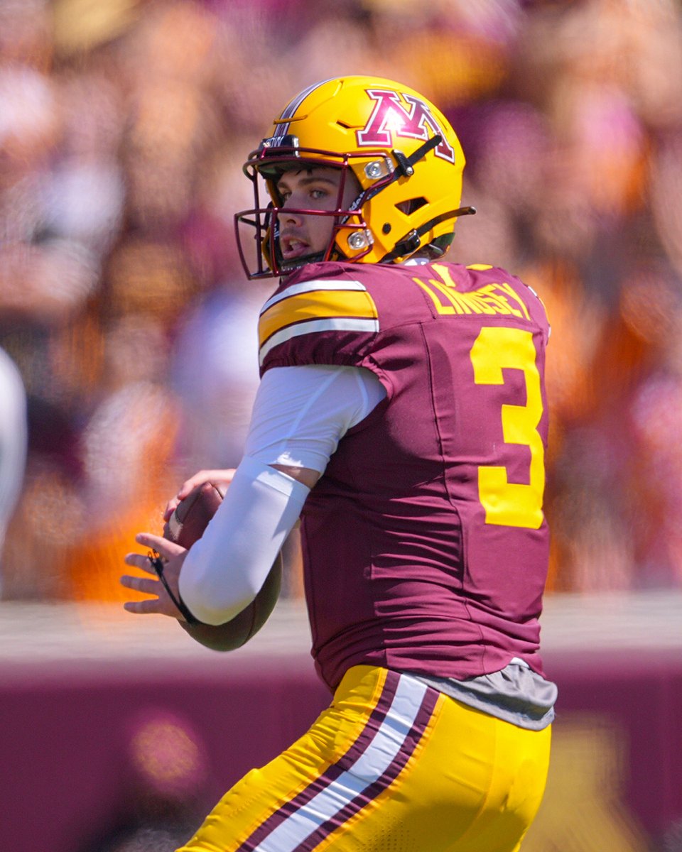 GopherFootball's tweet photo. Making his collegiate and Gopher debut...

@Drakelindsey5! https://t.co/tVdd6p7SeP