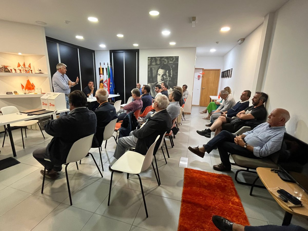PSDTorresVedras's tweet photo. Ontem os militantes do PSD estiveram reunidos para debater o futuro de Torres Vedras! ✌🏼

Foi um debate de ideias produtivo com o objetivo claro de melhorar a vida de todos os torrienses. 

#psdtorresvedras #plenario #politica #psd #socialdemocracia #partidosocialdemocrata https://t.co/XTXjXcDPH2