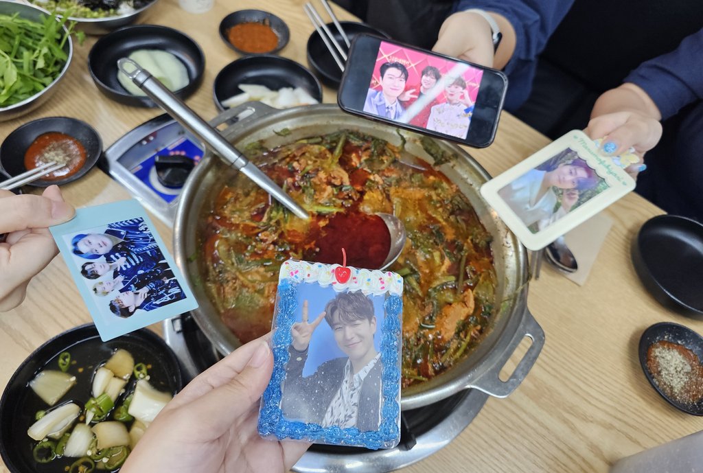 들어가기 전에 다같이 밥 먹어놓고
아무데도 안 올린 사람들 되기 🍽

약간 작년 광주 생각나서 좋았지 뭐야

<a href="/FSt_water/">워터</a> 
<a href="/fore_cream/">❄️ටㅏ크림</a> 
<a href="/Solll_DK/">소올</a>
