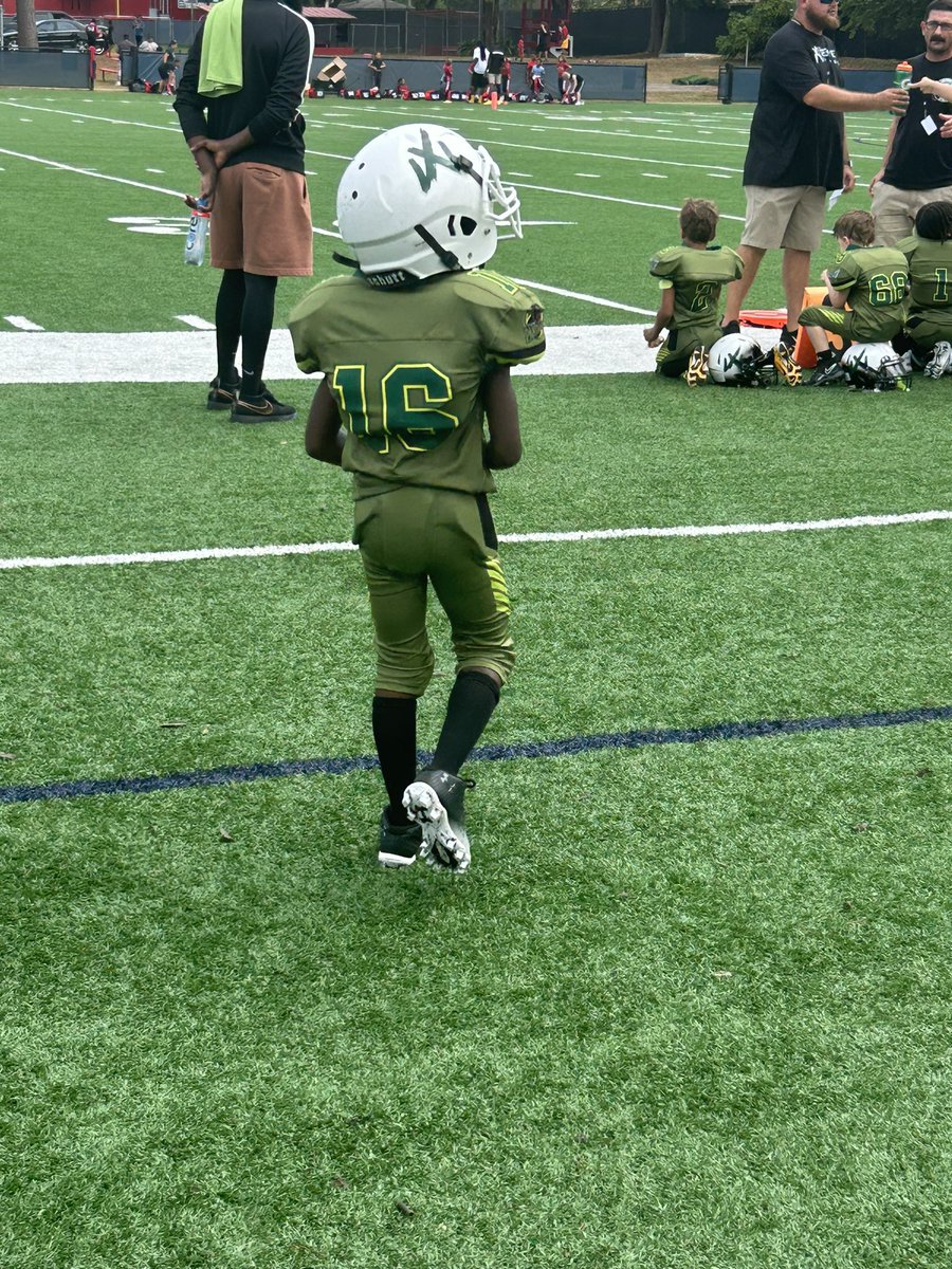 Jarria10's tweet photo. Great Win Warriors 💚🤍 25-0 
My boy scored a touch down today 💚 https://t.co/cmEhWlMEWv