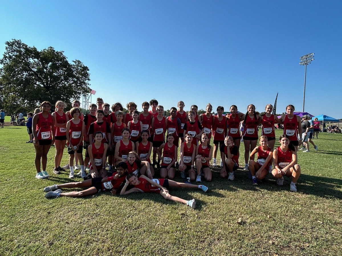 Cross Country started their season competing in the Cedar Park High School Invitational. Each middle school division had 450+ kids running!  What a fun way to start the year!  Go Leopards!