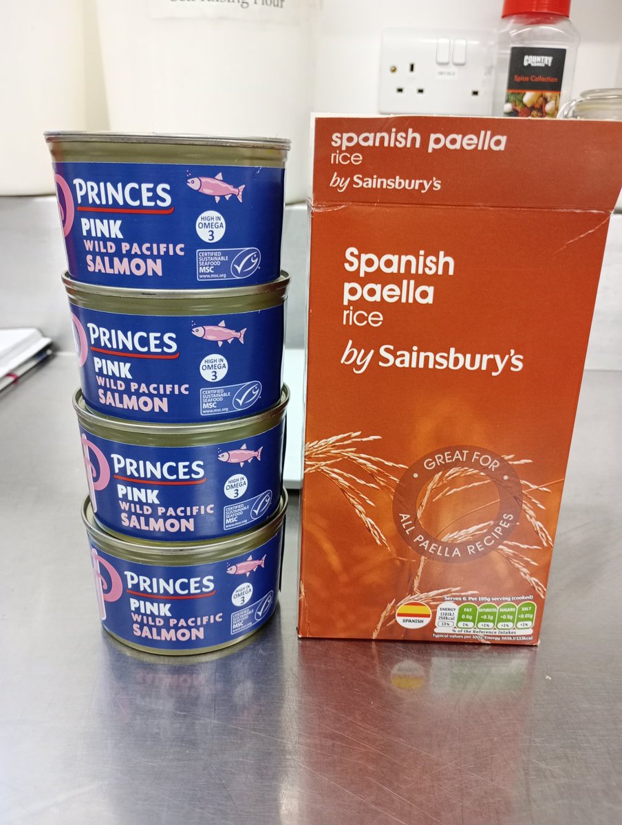 SrJessica_OSB's tweet image. Supper this evening was salmon risotto, made with paella rice because that was what we had! #SimplyLife