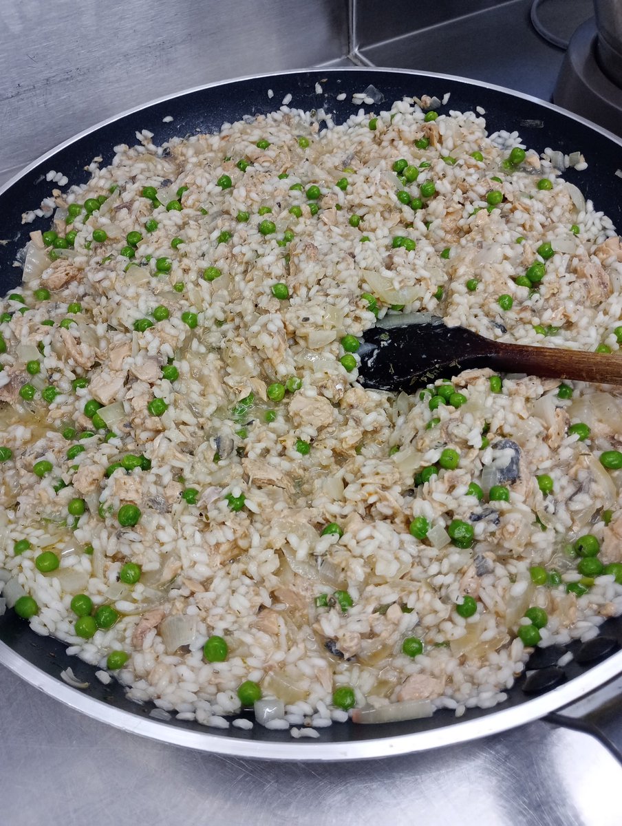 SrJessica_OSB's tweet image. Supper this evening was salmon risotto, made with paella rice because that was what we had! #SimplyLife