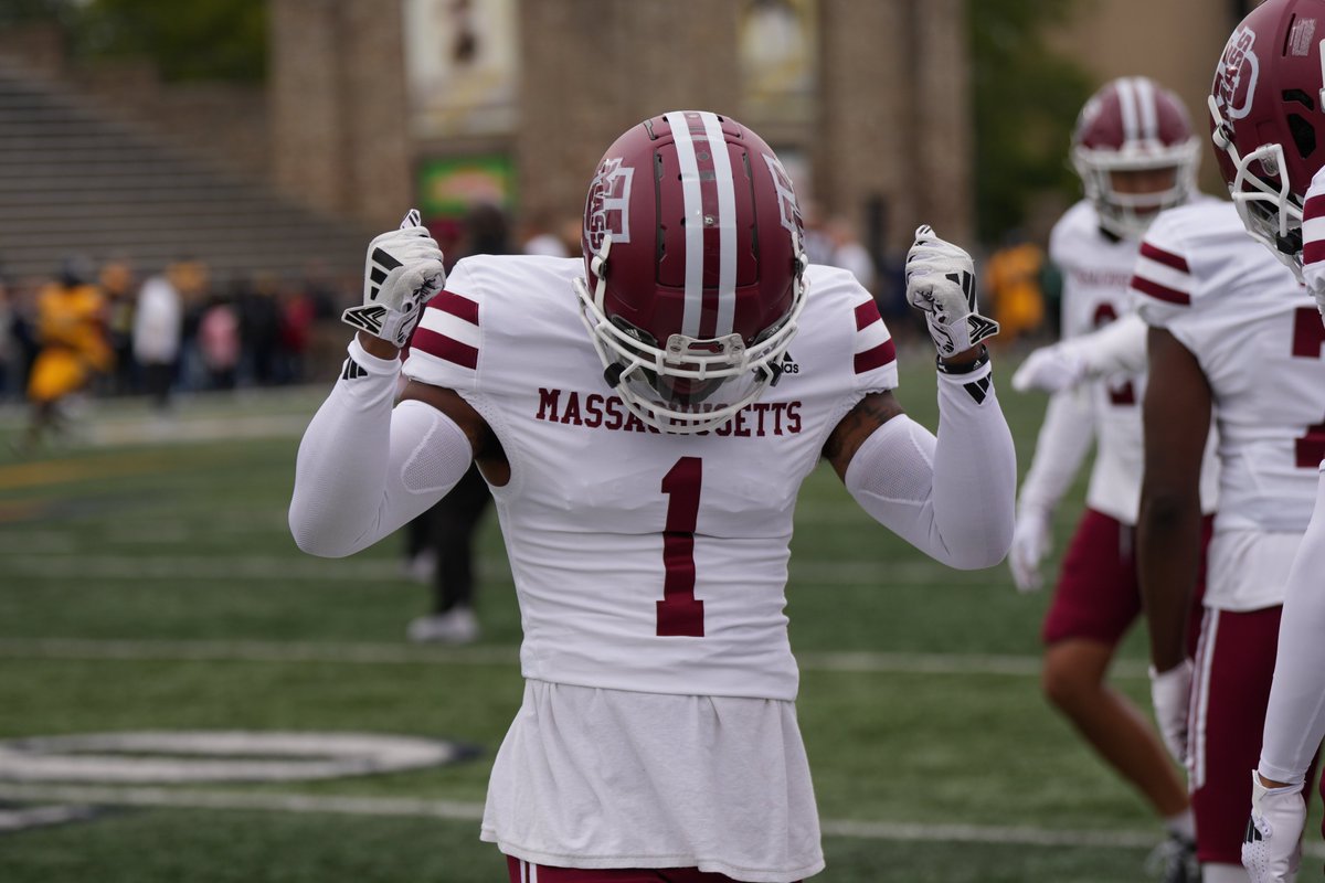 UMassFootball's tweet photo. 3️⃣0️⃣ minutes 'til 🏈

📺 ESPN+
💻 https://t.co/Ojilv5xUF6
📊 https://t.co/IvYcWqRvTZ

#Flagship 🚩 https://t.co/A7qKU8zdBq