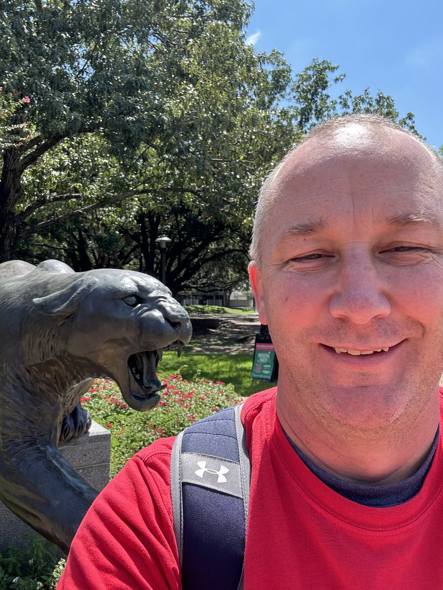 markatmsum's tweet image. Always enjoy visiting my friends when on campus!!