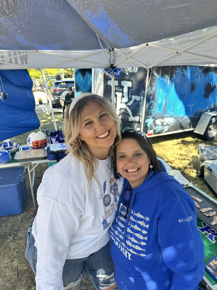 AmandaJnes3's tweet photo. #weareUk https://t.co/ZA31giNlha