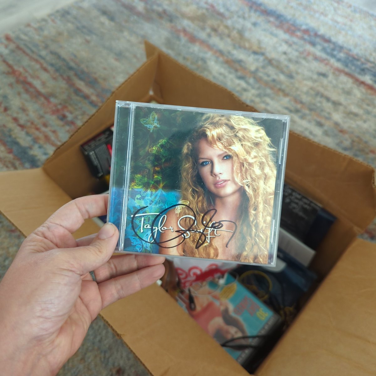 brandyLbrown511's tweet photo. You find some wild things going through your old memory boxes. This is from 2007 and @taylorswift13 played at The Grizzly Rose in Denver as an up and coming artist from Nashville #debutera @taylornation13 https://t.co/NVb1UlH9oC