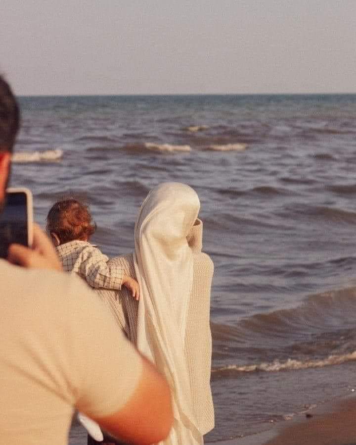 والله لا نريدُ أكثرَ من ذلك

عائلة طيّبة يملؤها الأُنس والحُب  ♥️