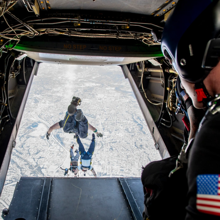 USNavy's tweet image. Jump into #STEM.

#DYK almost every Navy career utilizes STEM in some way? Learn more at navy.com

#STEMSaturday