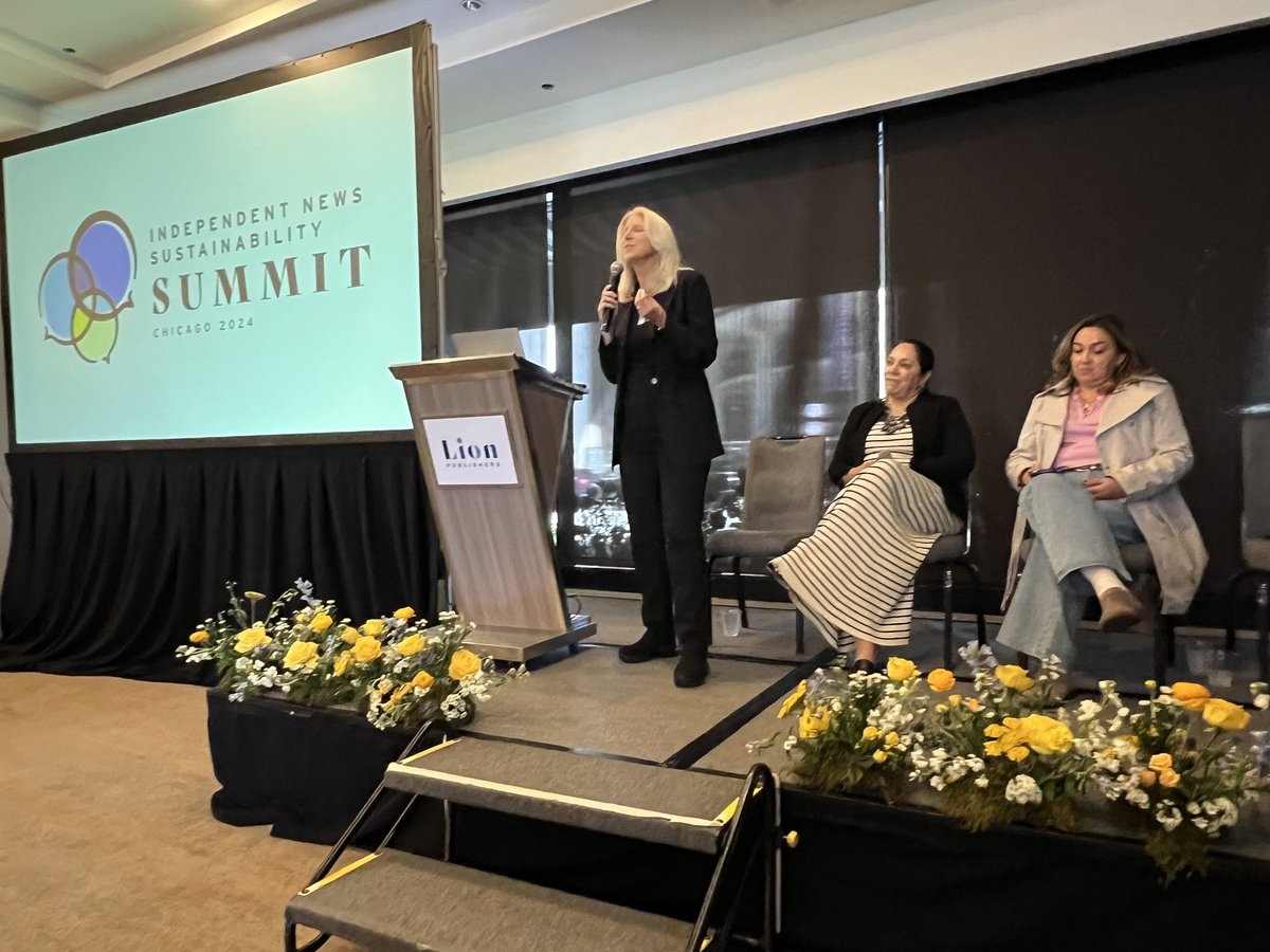 <a href="/janinewarner/">Janine Warner</a>, directora de <a href="/sembramedia/">SembraMedia</a> modera el panel: “Growing audiences en español” en la 2024 Independent News Sustainability Summit de <a href="/LIONPubs/">LION Publishers</a>.  La acompaña Paola Jaramillo <a href="/EnlaceLatinoNC/">Enlace Latino NC</a> y Claudia Amaro @planetavenusonline
