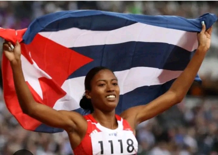 Omara, la cubana de oro. 
Felicidades campeona, nos quitamos el sombrero ante ti.
Compartido con tu guía inseparable, nuestro abrazo para él.