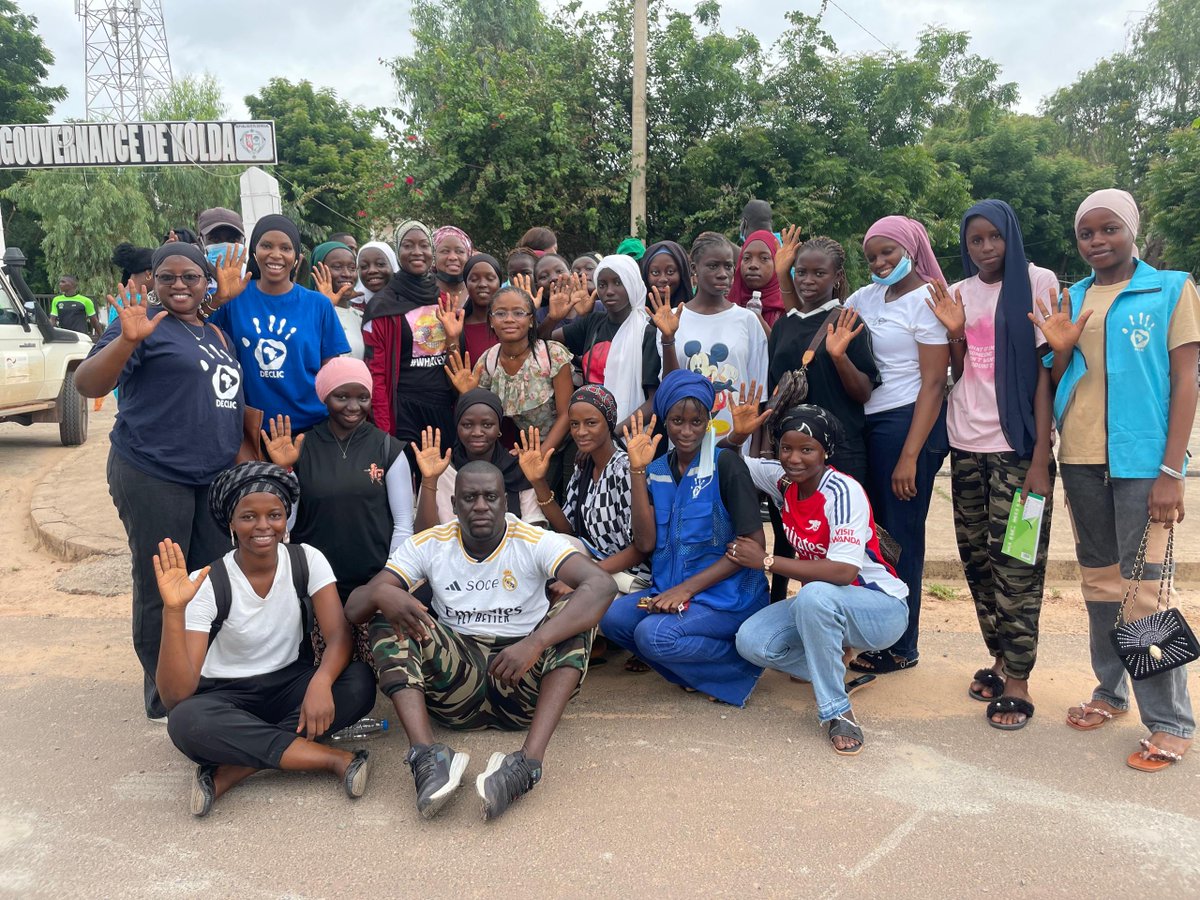 “Penser à la santé et au bien-être communautaire par amour pour son pays” c'est ce que les membres des clubs 4H et les VIP ont accompli en répondant à l'appel du Président de la République pour un nettoyage national. Ils ont transformé leurs cadres de vie pour un avenir plus sain