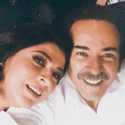 "Y entre tanto que tengo no encuentro razón suficiente pa' olvidarme de ti" 💫 #ParejaTekila