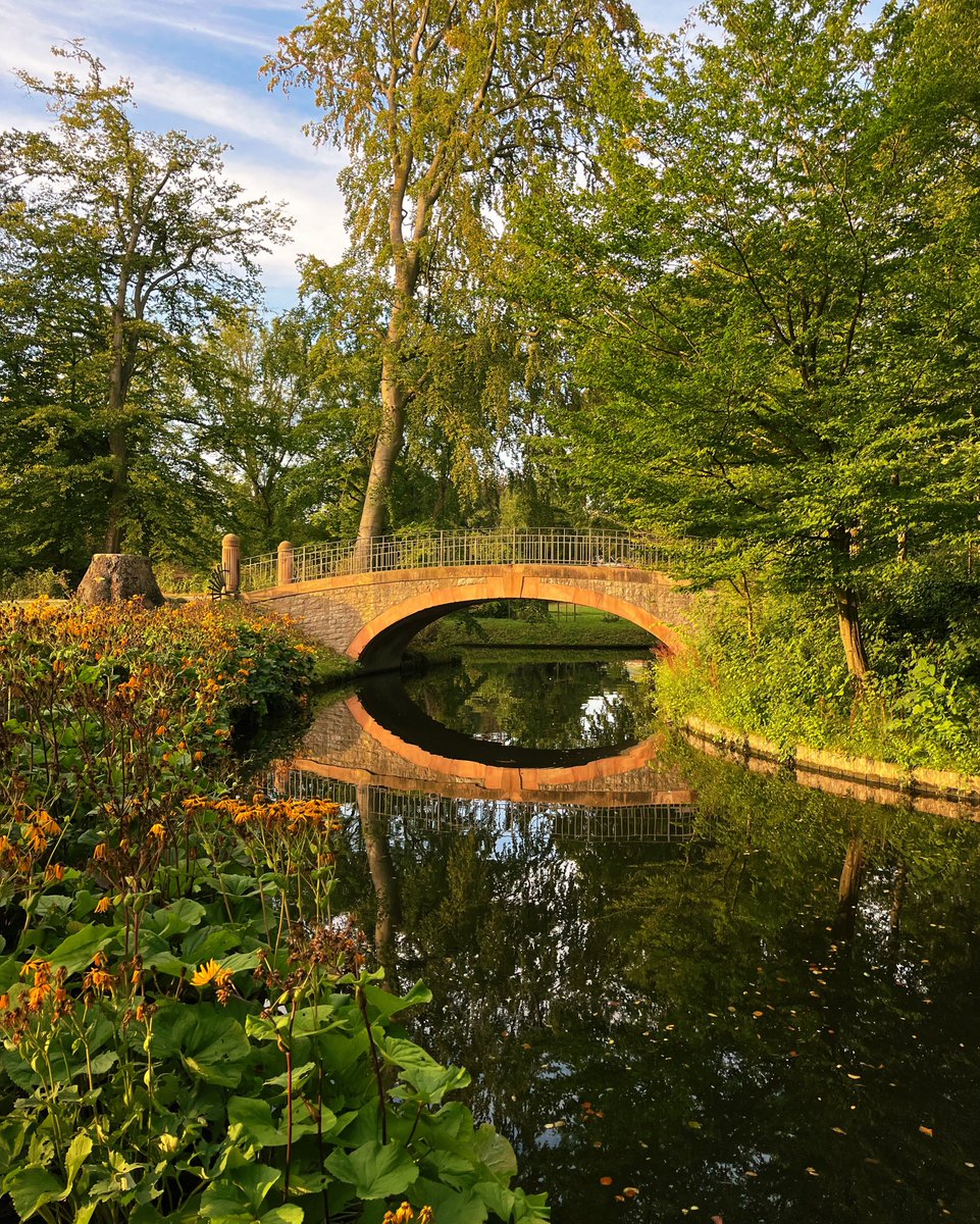 rusticella's tweet image. Копенгаген - город счастливых людей ✨

(Дания - вторая страна в мире по «индексу счастья)

P.S. Но фиш энд чипс с певком стоят 27€, я счастлив, но не очень.