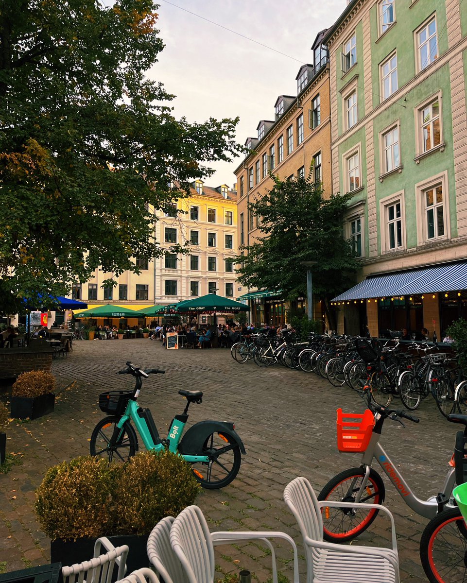 rusticella's tweet image. Копенгаген - город счастливых людей ✨

(Дания - вторая страна в мире по «индексу счастья)

P.S. Но фиш энд чипс с певком стоят 27€, я счастлив, но не очень.