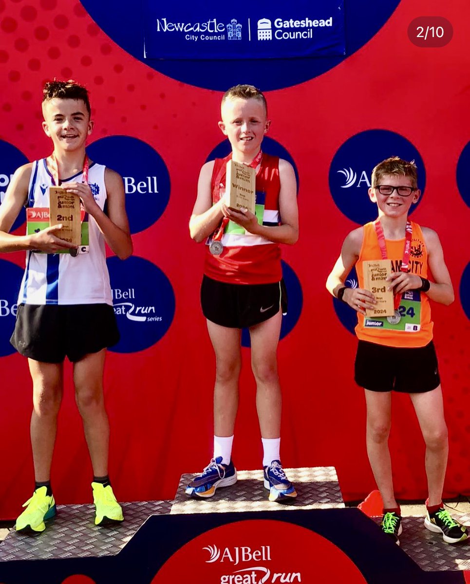 Congratulations to our bursary recipient Henry Engelhart who finished 3rd in the Junior Boys Great North Run in his age group 🩷💙