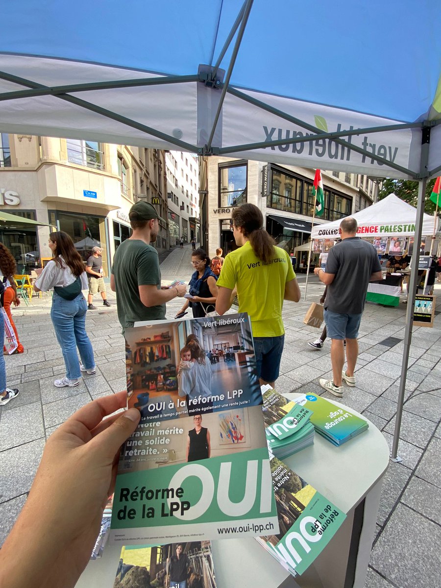 Heute fand der nationale #Aktionstag für ein Ja zur #BVGReform statt. An verschiedenen Ständen hatten wir die Gelegenheit, direkt mit der Bevölkerung ins Gespräch zu kommen. Es war wichtig, auf die Anliegen der Menschen einzugehen. Ein herzliches Dankeschön an alle! 💚💙